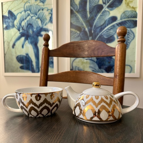 C. Wonder Stackable White & Gold Teapot Limited Edition - Picture 6 of 14